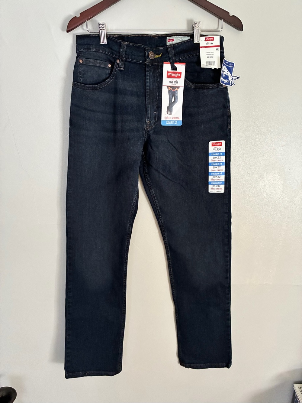 NWT Wrangler Men's Straight legged Jeans 30X32